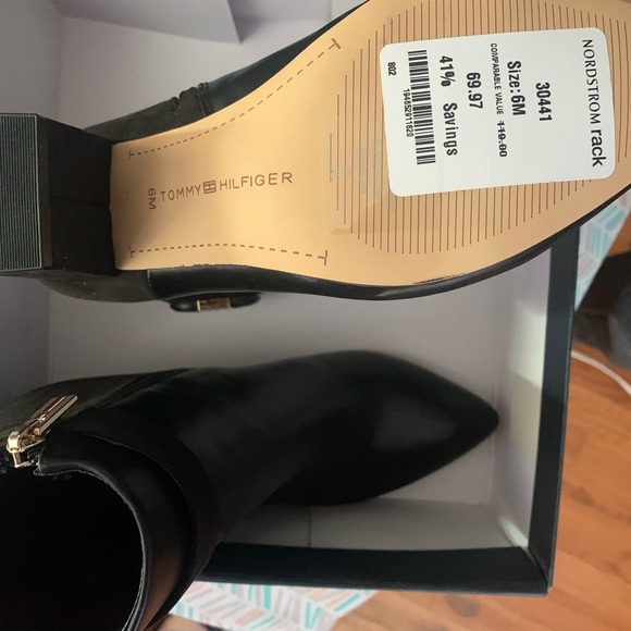 New authentic never worn Tommy Hilfiger Boots size 6 - Picture 3 of 3